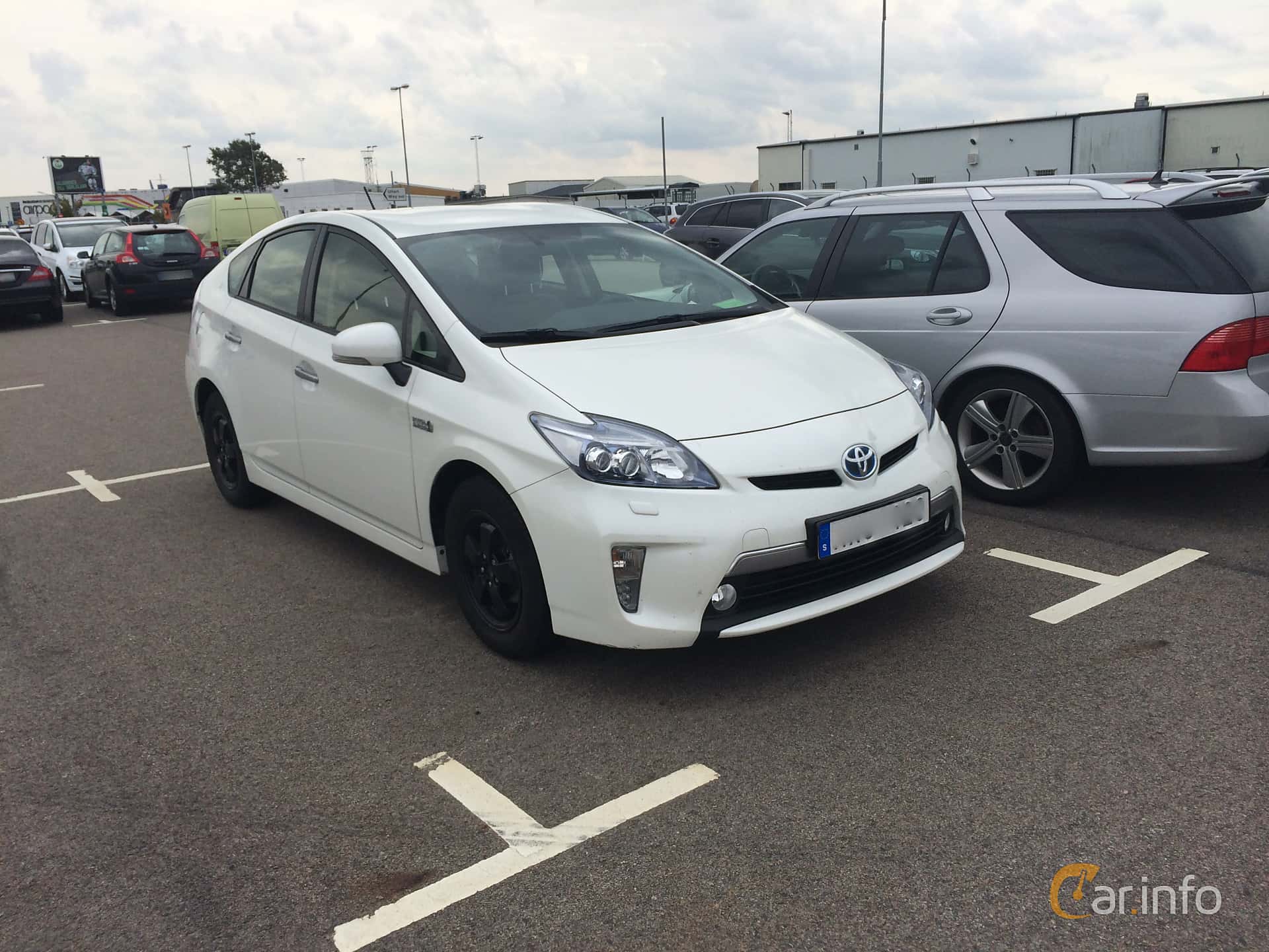 Toyota Prius Hybrid 1.8 VVT-i + 3JM CVT, 136hp, 2013