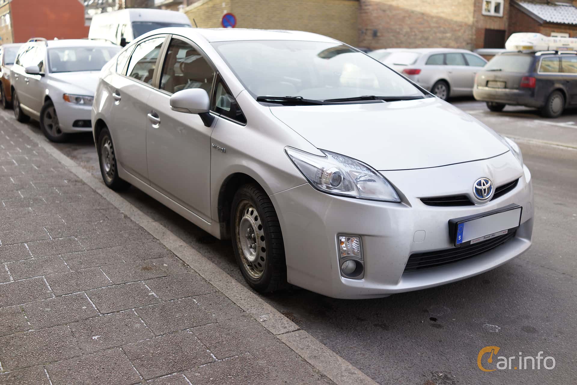 Toyota Prius 1.8 VVT-i + 3JM CVT, 136hp, 2010