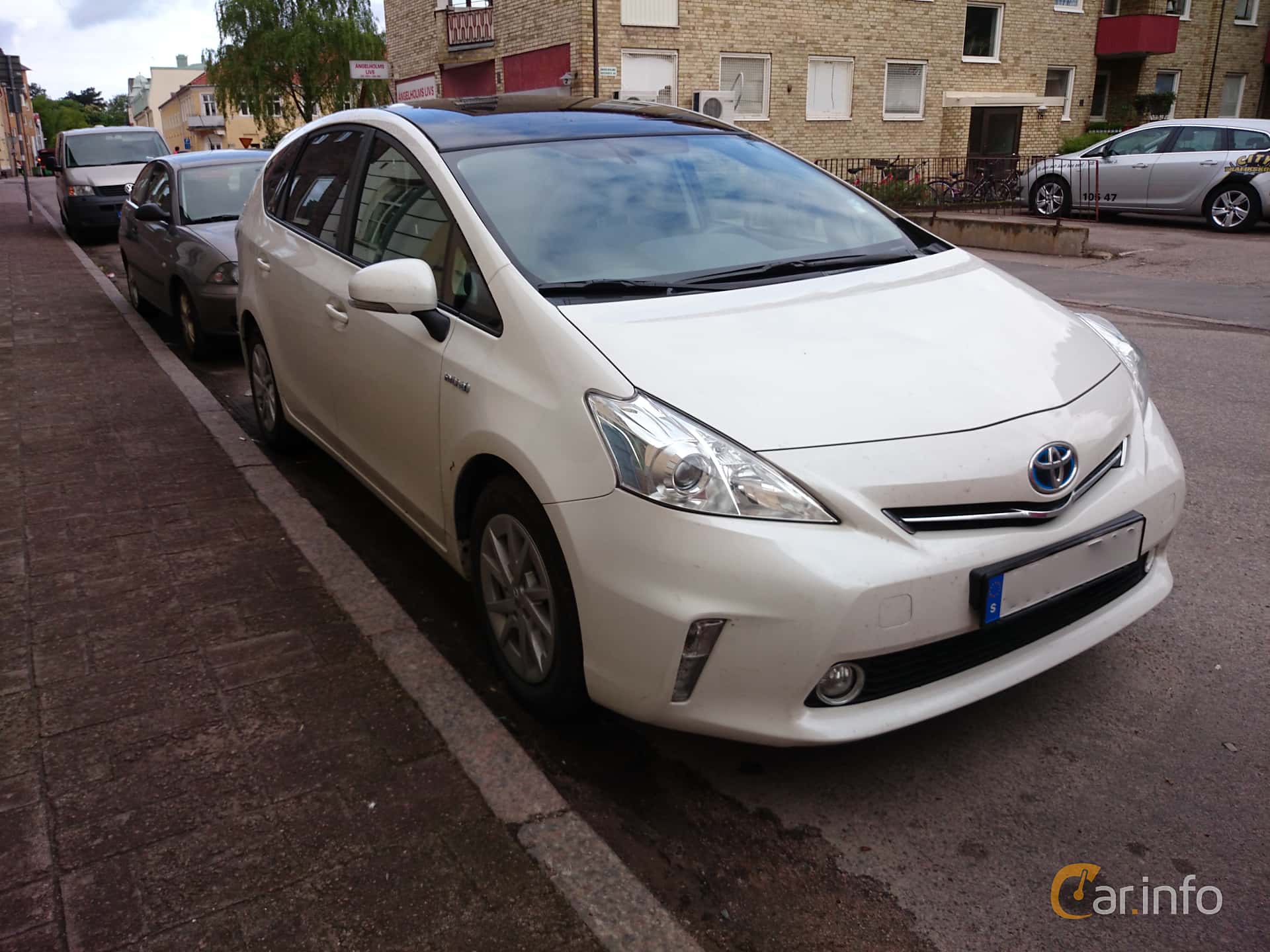 Toyota Prius+ Hybrid 1.8 VVT-i + 3JM CVT, 136hp, 2013
