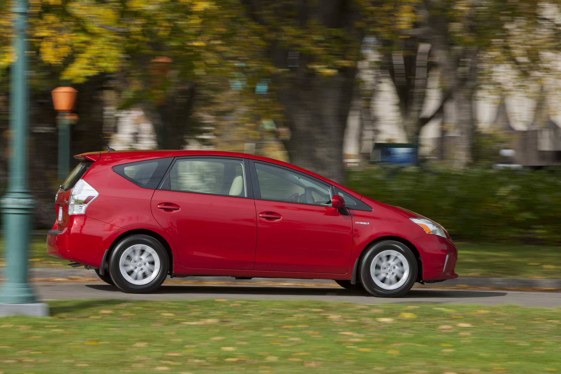 Toyota Prius+ Hybrid 1.8 VVT-i + 3JM CVT, 136hp, 2016