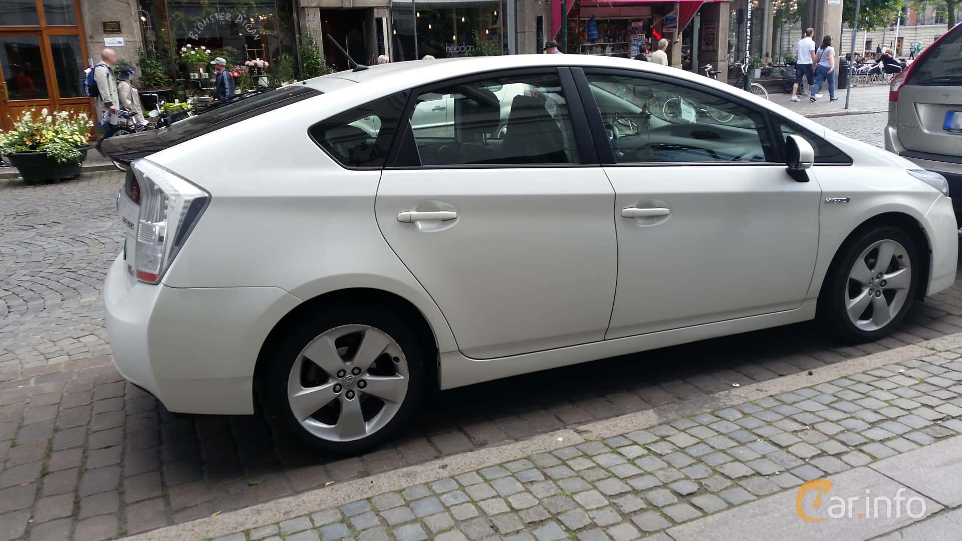 Toyota Prius 1.8 VVT-i + 3JM CVT, 136hp, 2009