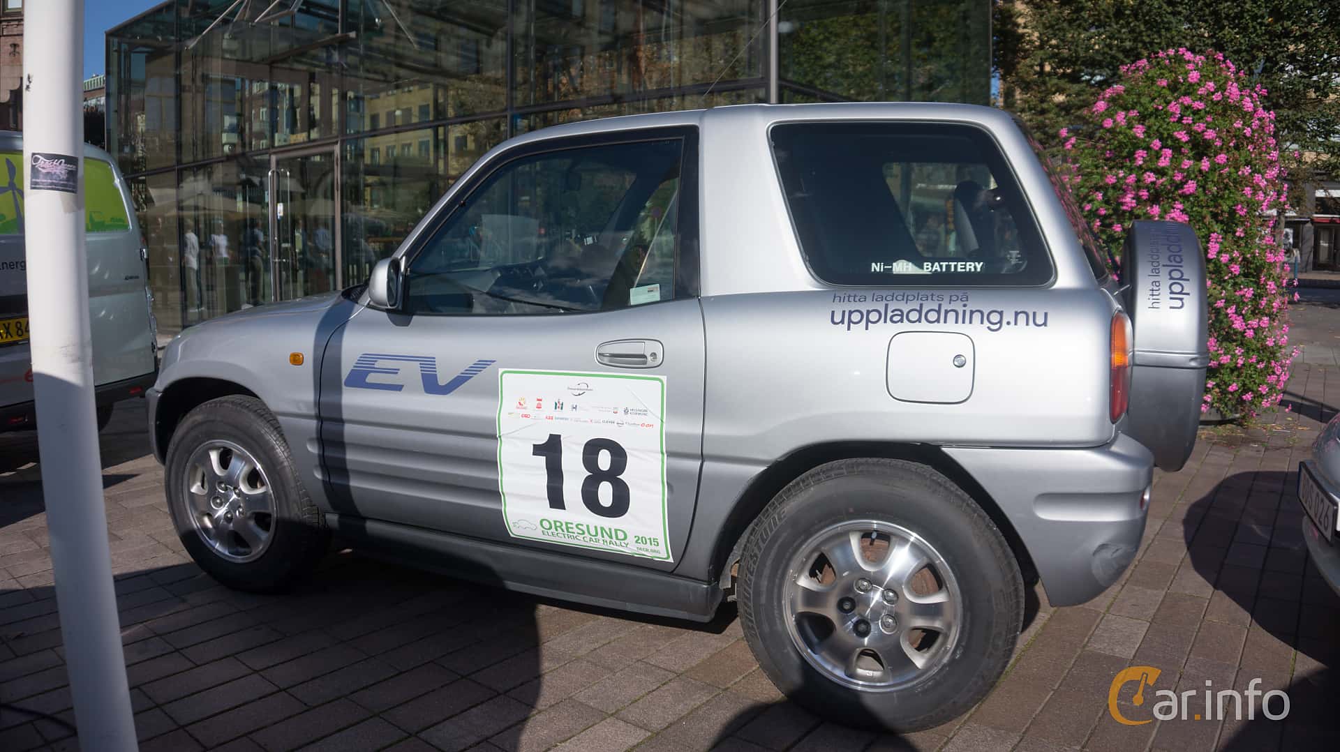 Toyota RAV4 3-door 2.0 Manual, 129hp, 1998