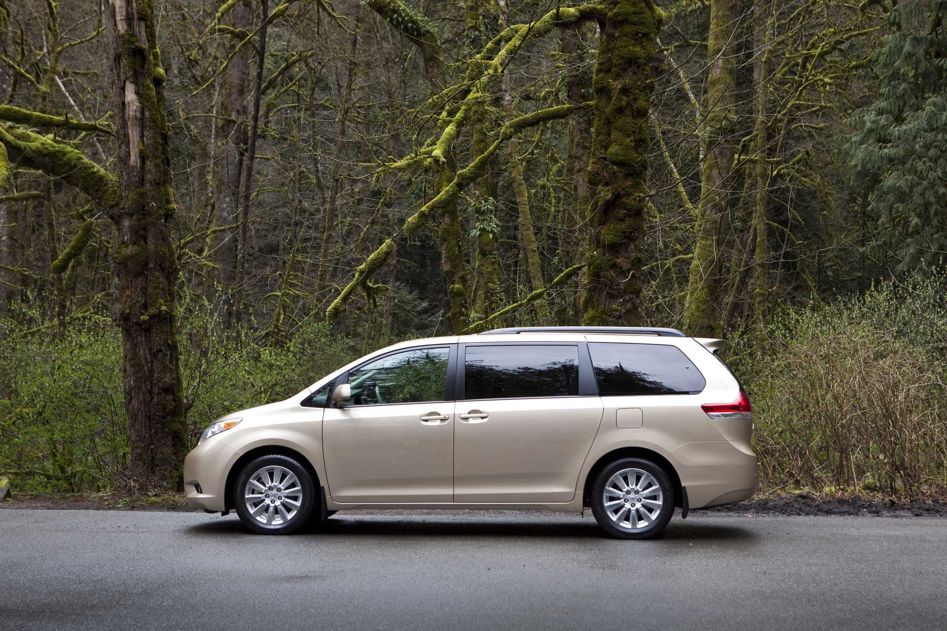 Toyota Sienna 3.5 V6 Automatic, 269hp, 2012