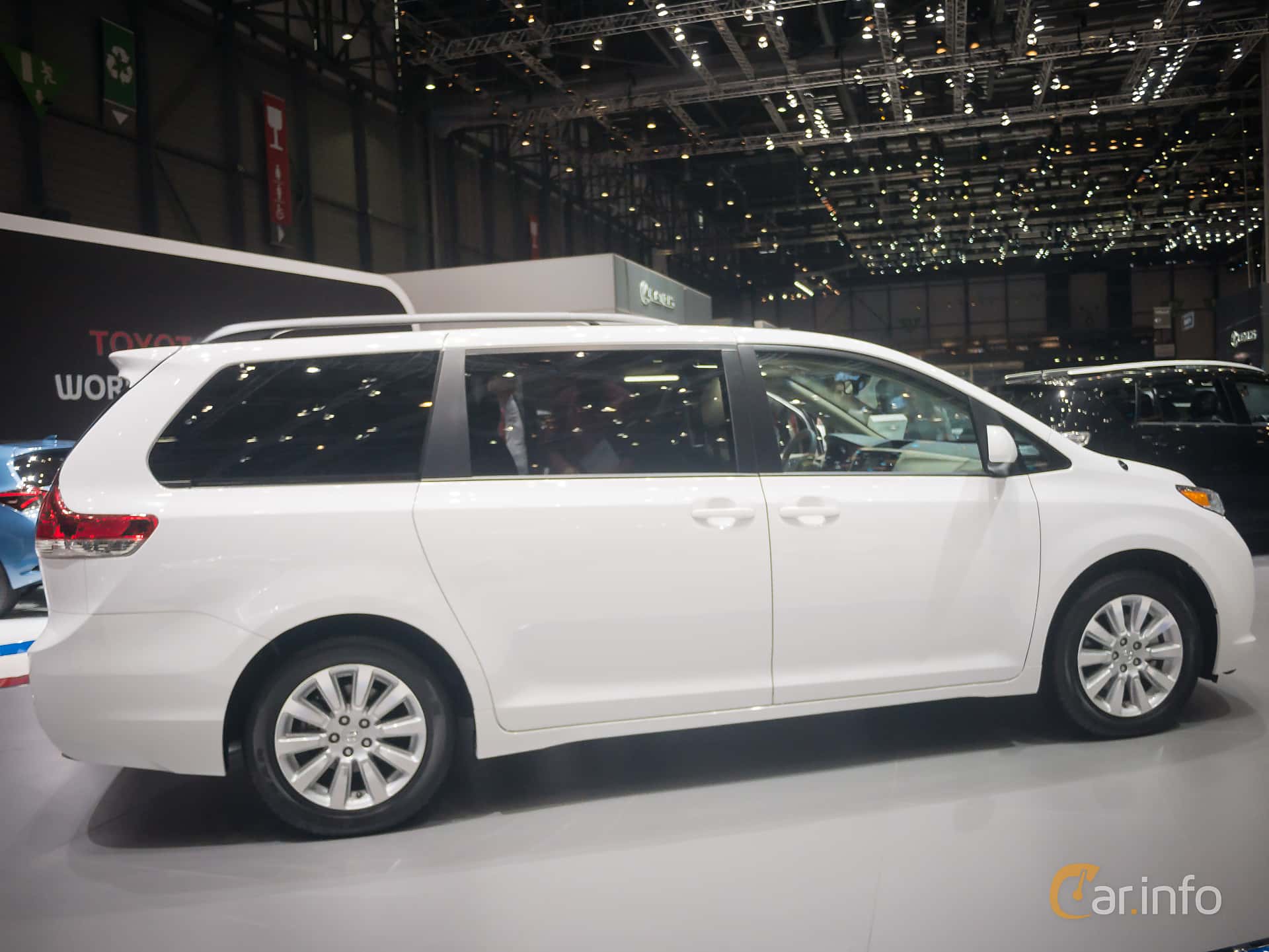 Toyota Sienna 3.5 V6 AWD Automatic, 269hp, 2017