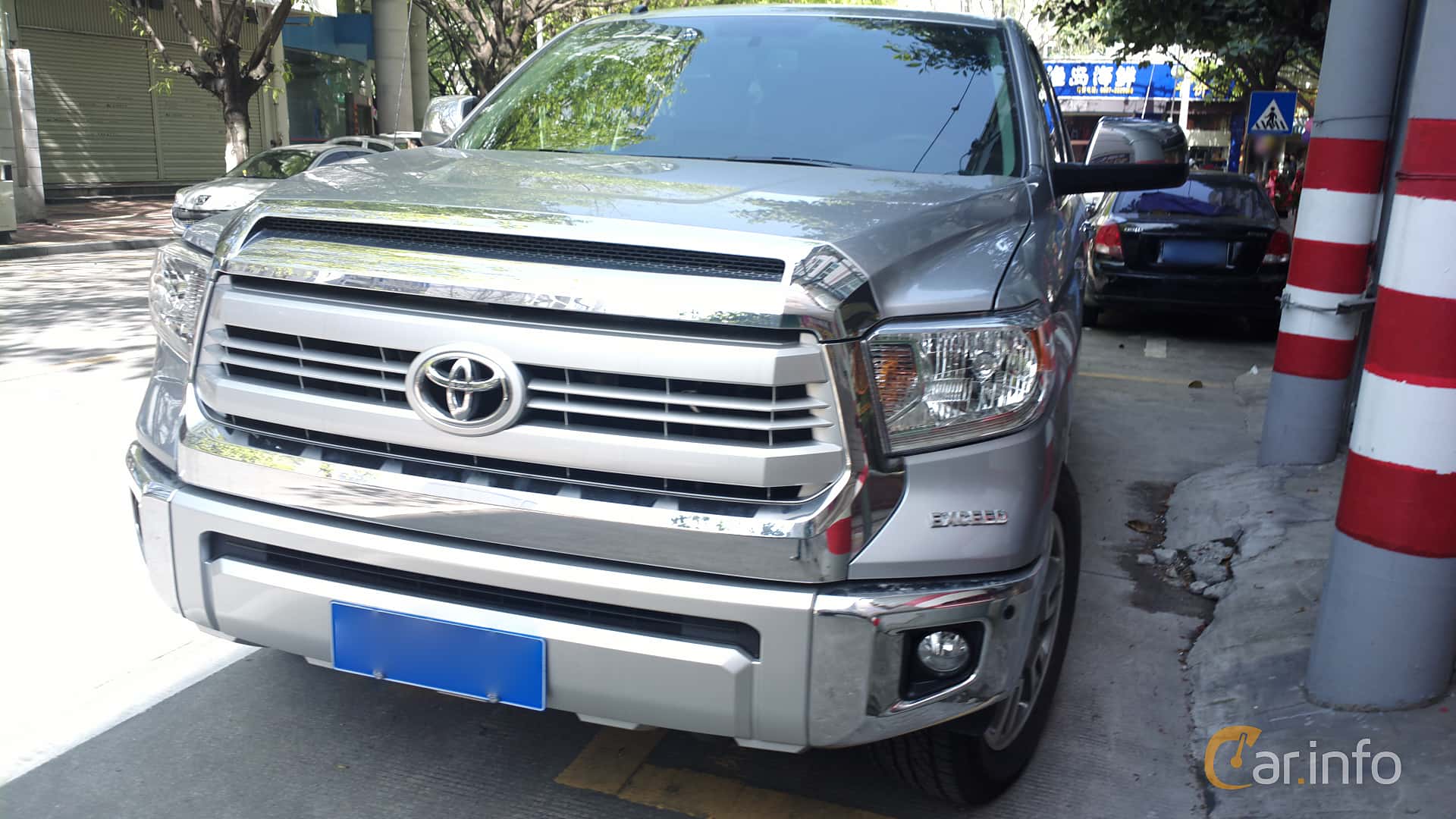 Toyota Tundra CrewMax 5.7 V8 4WD Automatic, 381hp, 2018