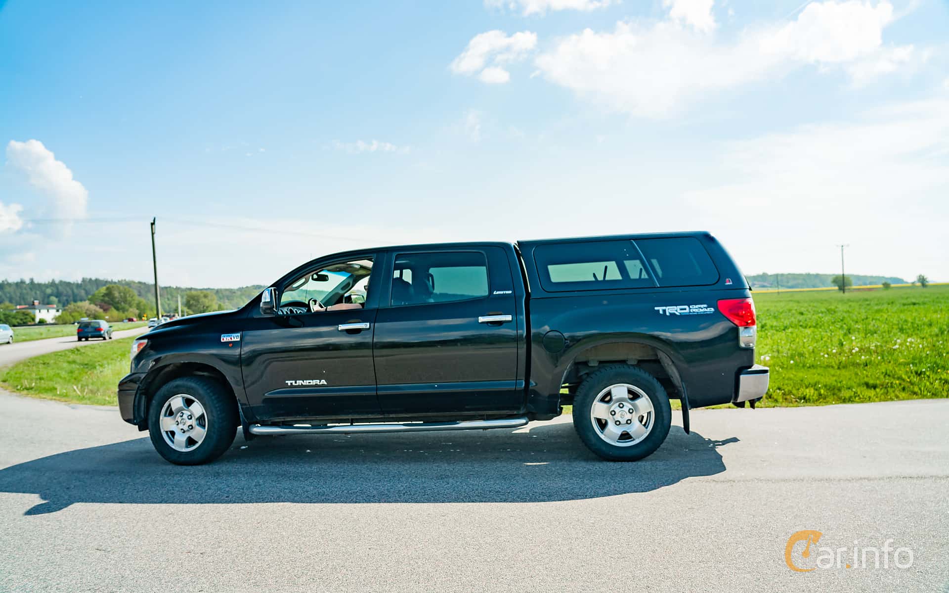 Toyota Tundra CrewMax 4.6 V8 4WD Automatic, 310hp, 2013