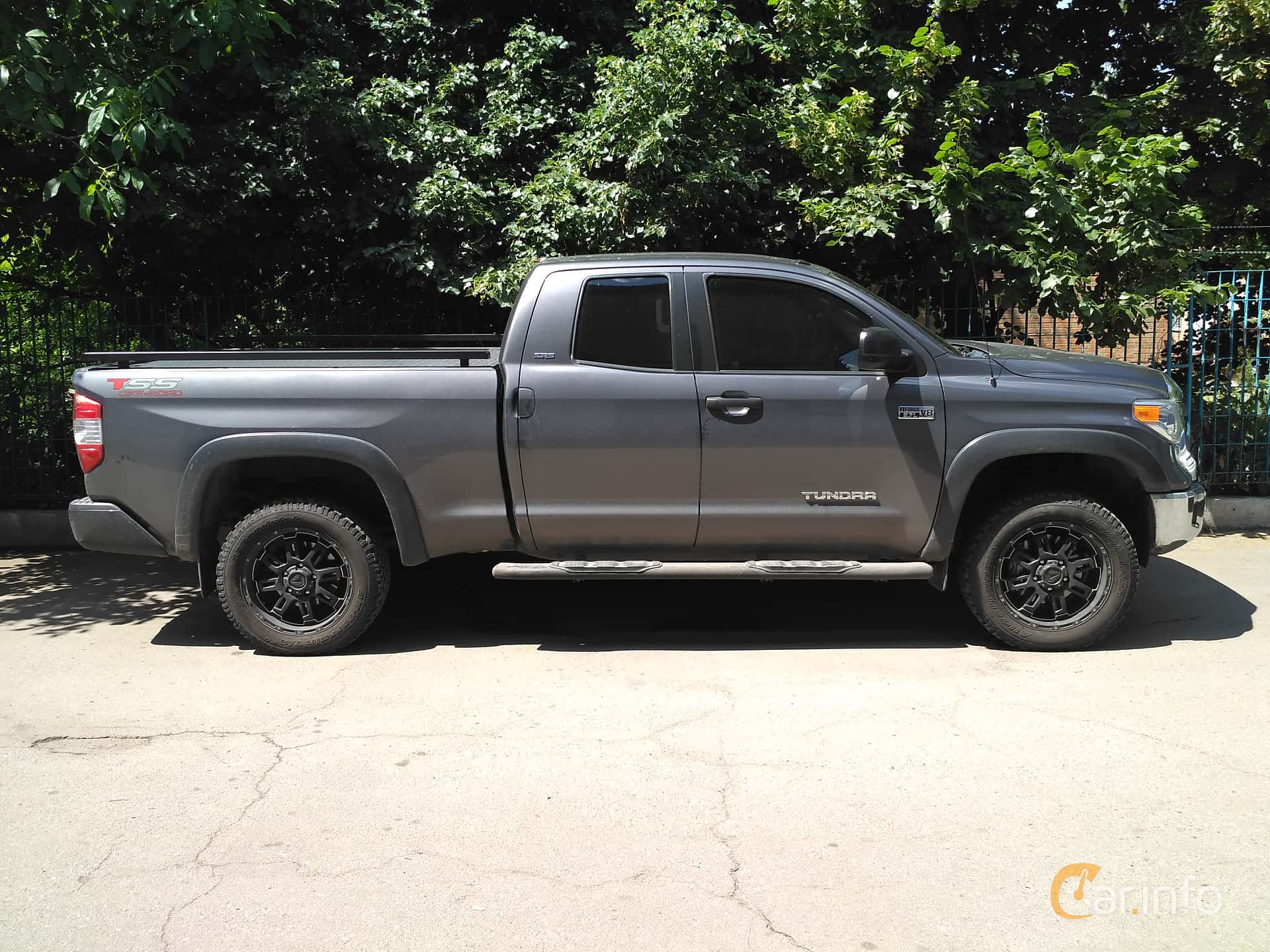 Toyota Tundra Double Cab 5.7 V8 4WD Automatic, 381hp, 2015