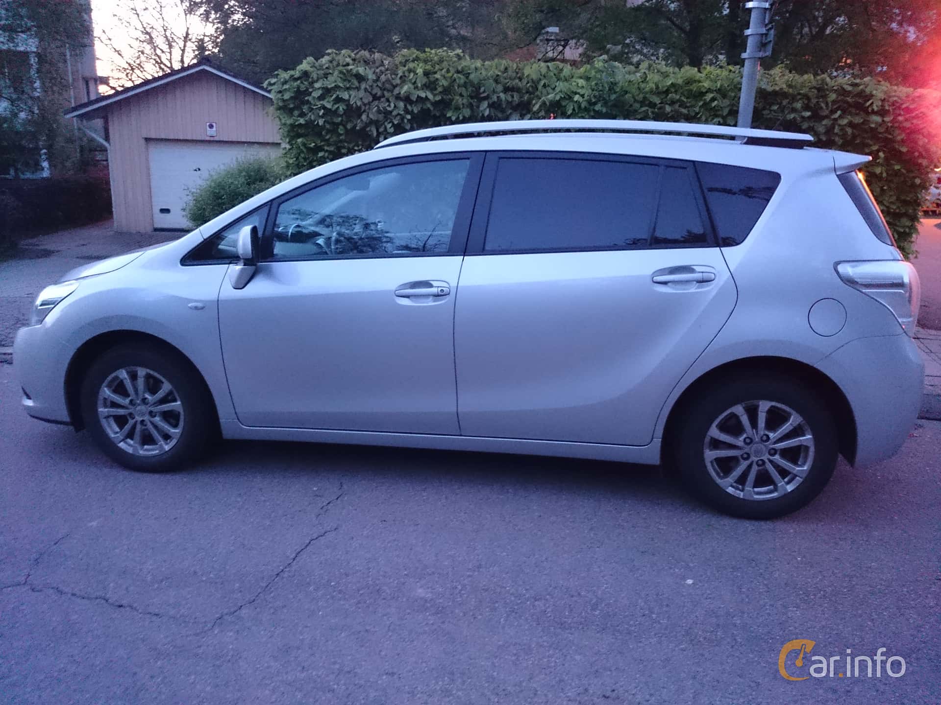 Toyota Verso 2.0 D-4D  Manual, 126hp, 2011