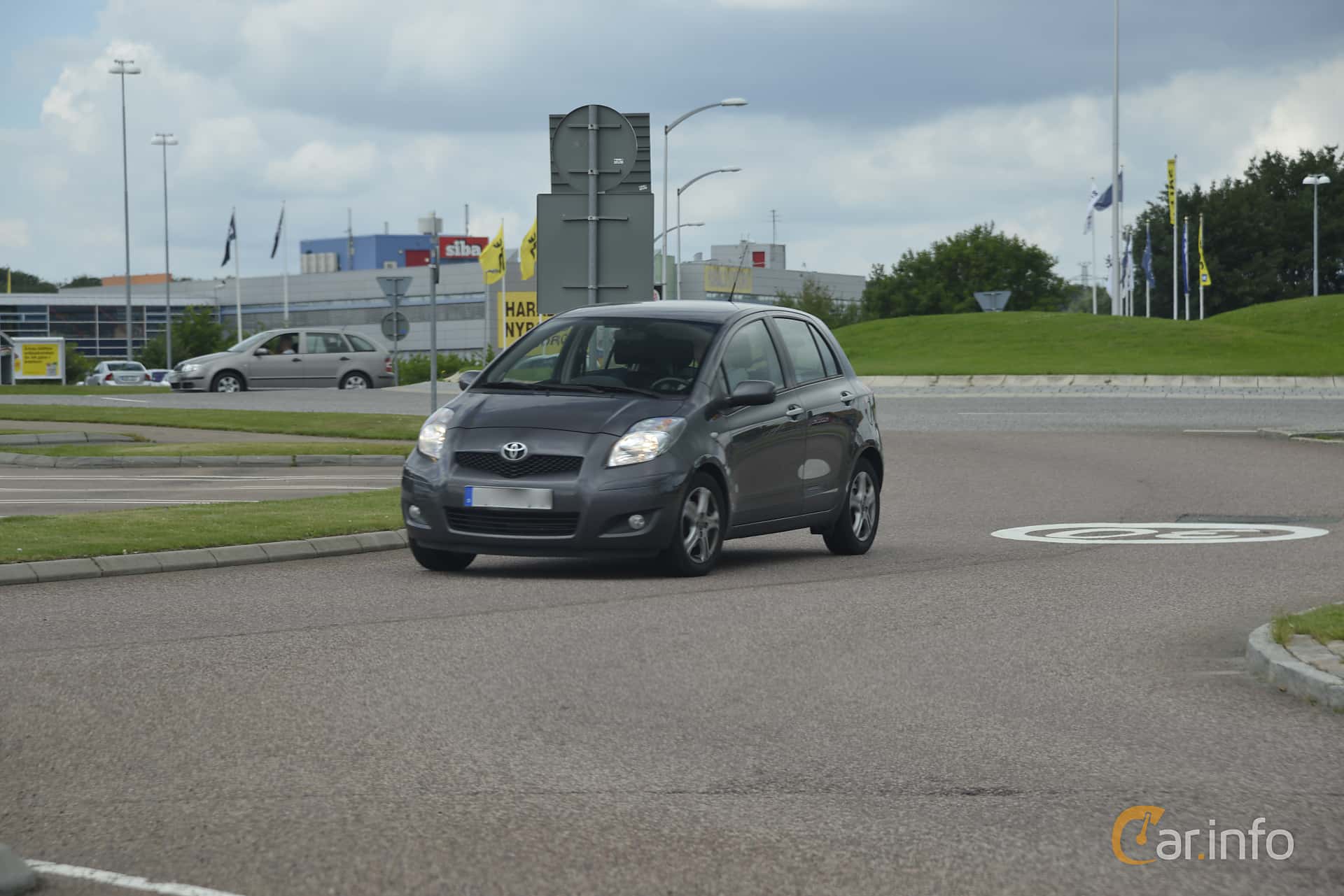 Toyota Yaris 5-door 1.33 Dual VVT-i Manual, 99hp, 2011