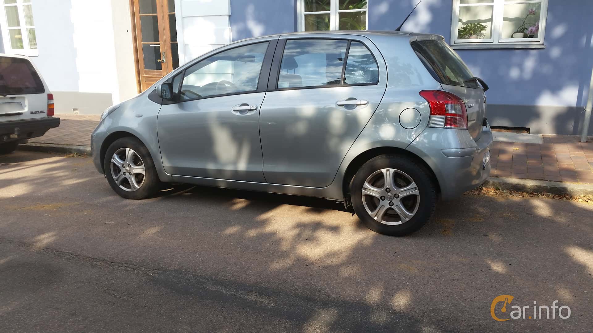 Toyota Yaris 5-door 1.5 VVT-i Manual, 109hp, 2011