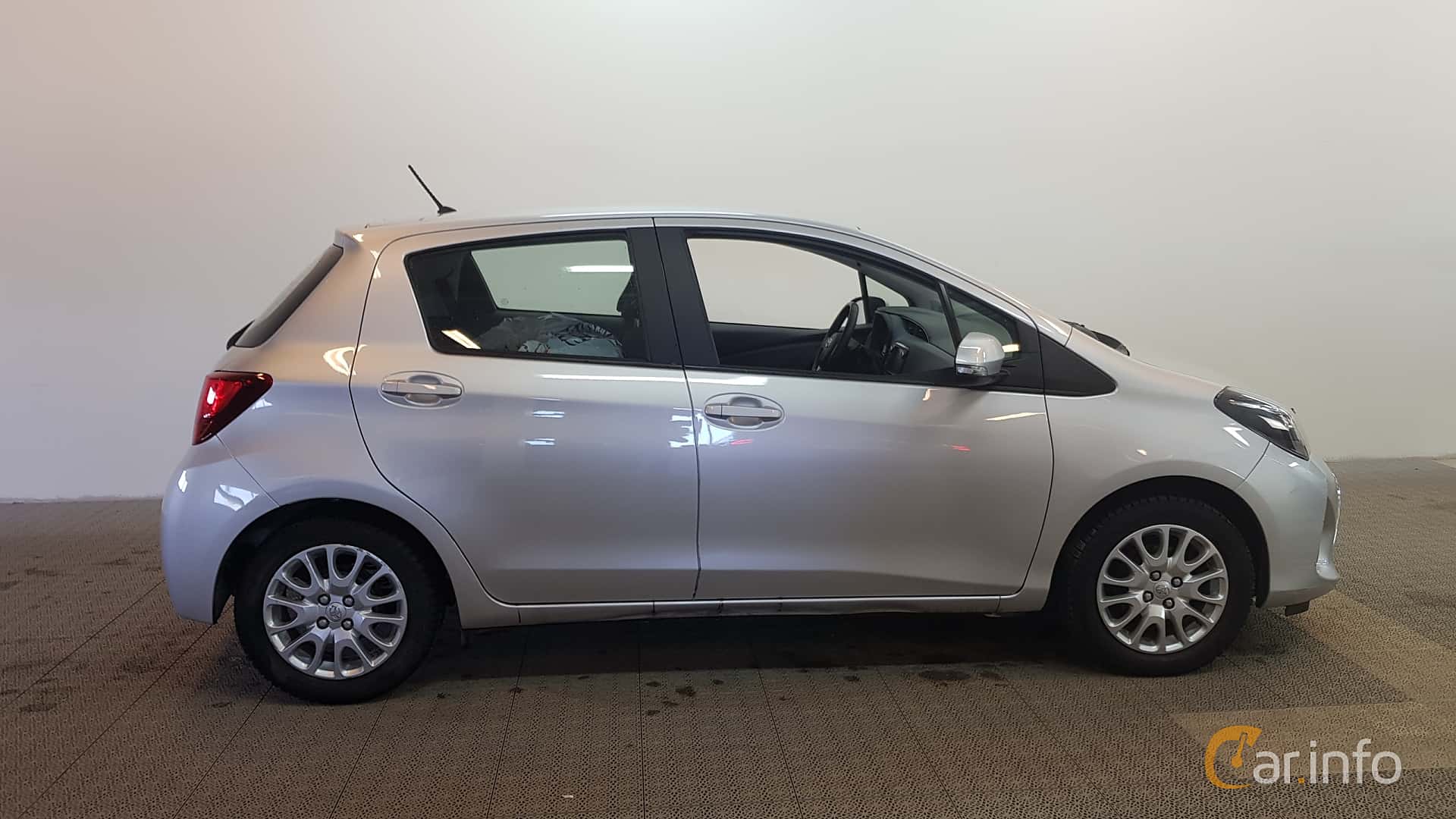 Toyota Yaris 5-door 1.33 Dual VVT-i Multidrive S, 99hp, 2014