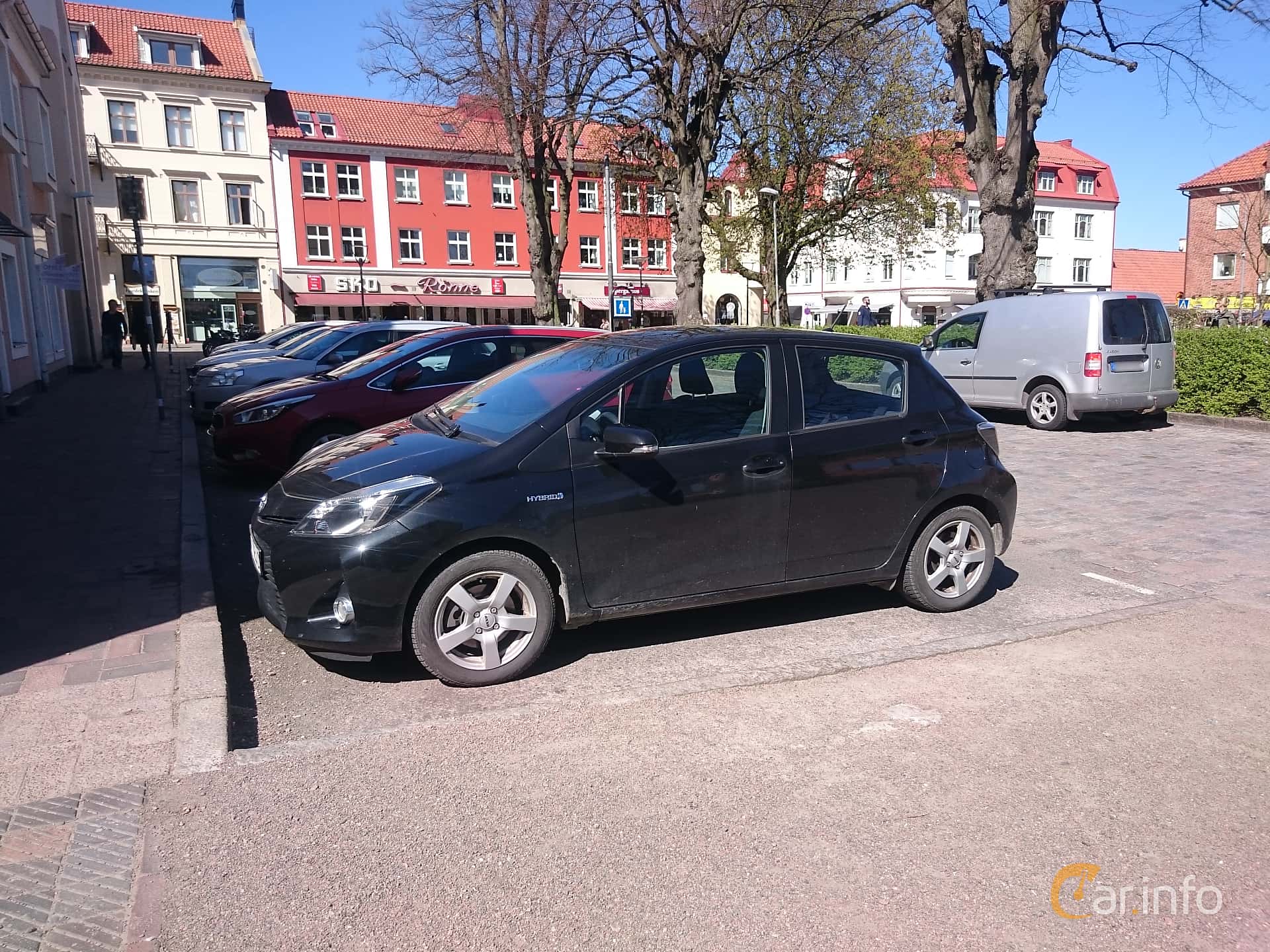 Toyota Yaris Hybrid XP13