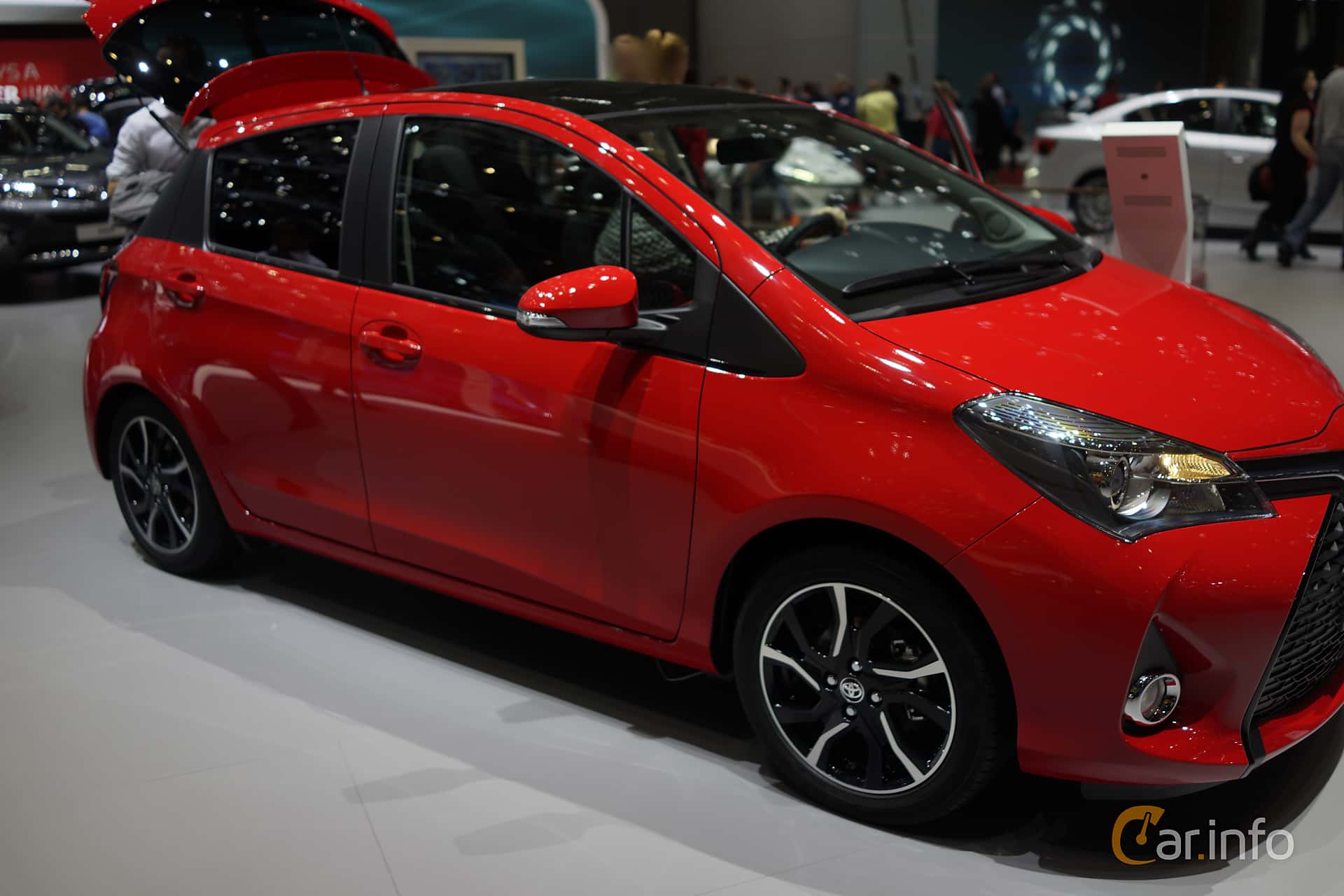 Toyota Yaris 5-door 1.33 Dual VVT-i Manual, 99hp, 2015