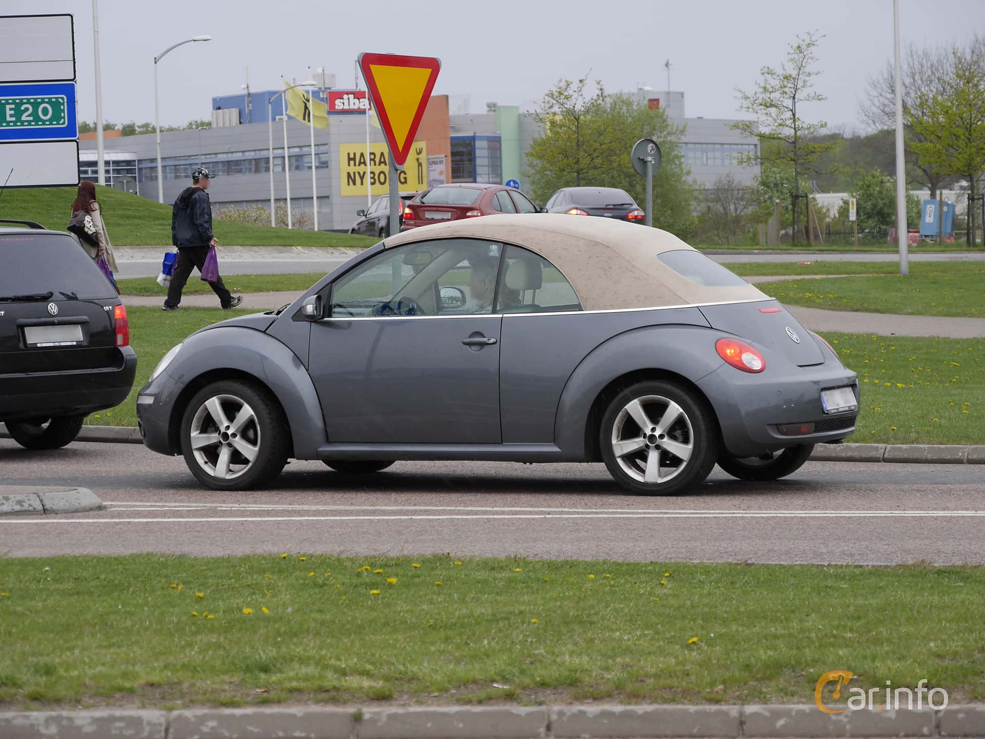 Volkswagen New Beetle Cabriolet 1.6 Manual, 102hp, 2010