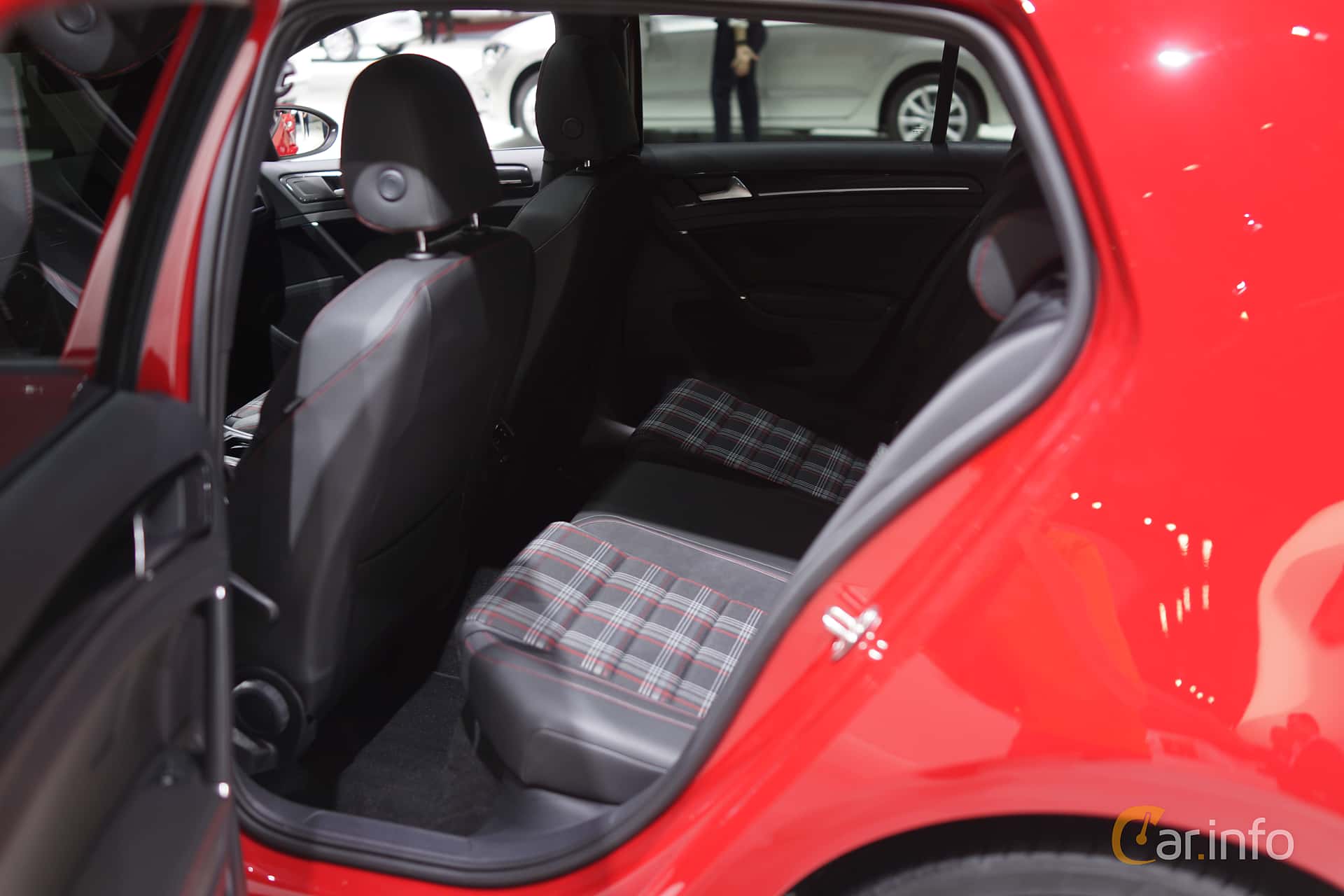 Volkswagen Golf 5-door GTI 2.0 TSI BlueMotion DSG Sequential, 220hp, 2015