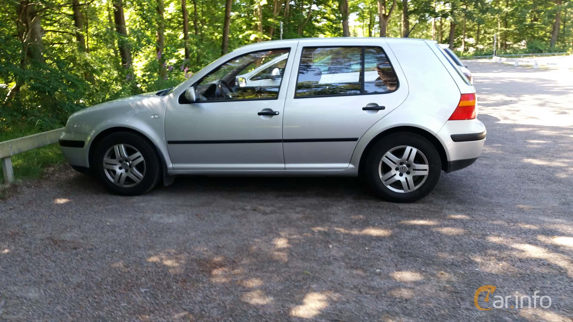 Volkswagen Golf 5-door 1.6 Manual, 105hp, 2002