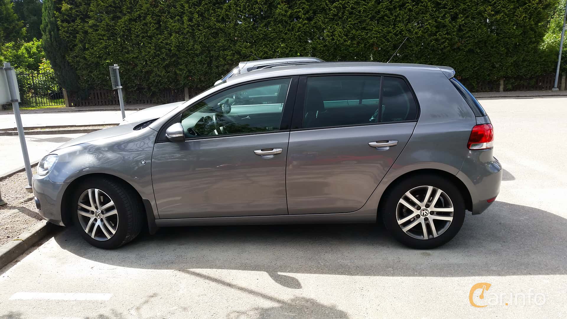 Volkswagen Golf 5-door 1.6 TDI BlueMotion Manual, 105hp, 2011