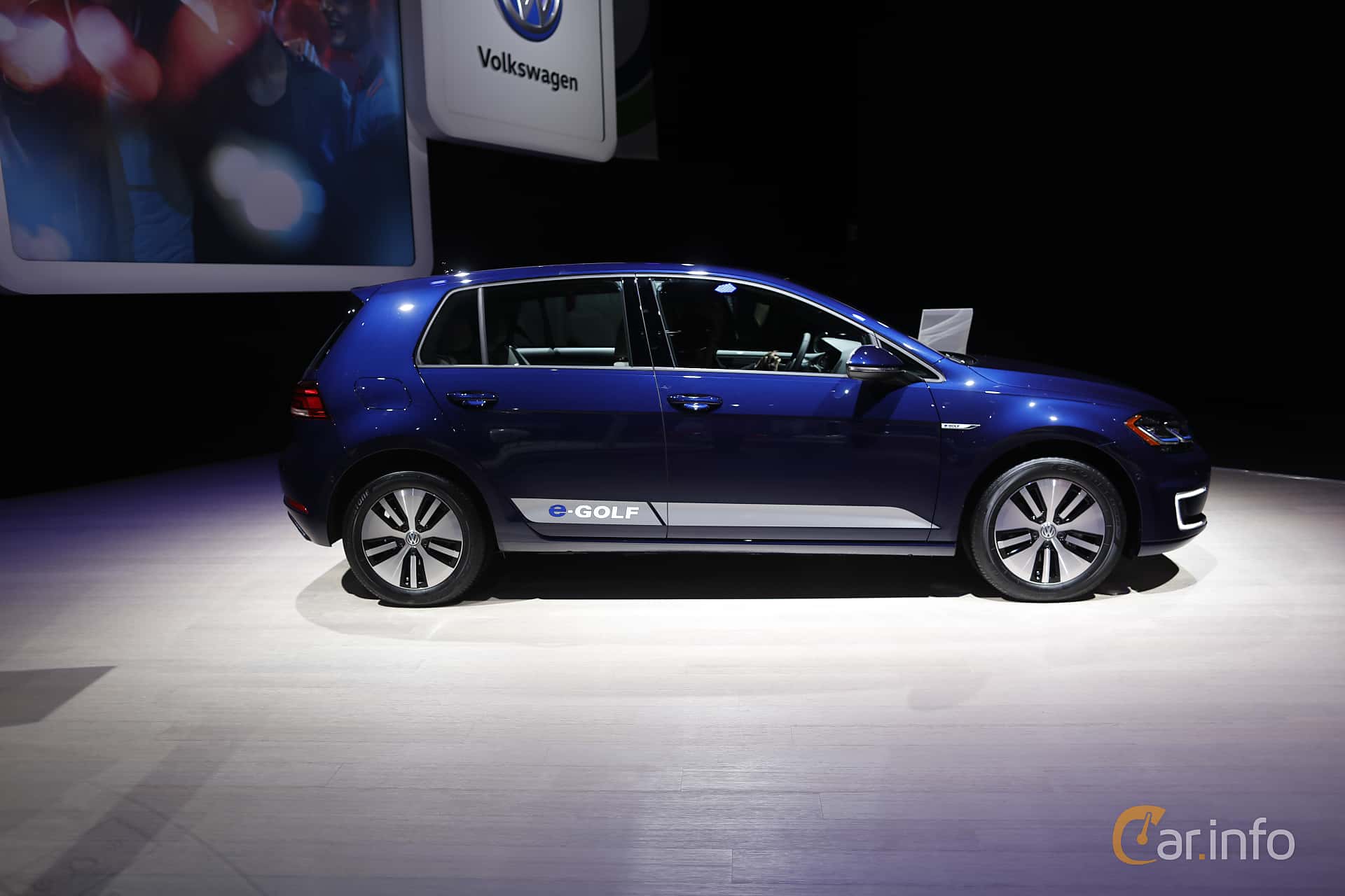 Volkswagen e-Golf 35.8 kWh Single Speed, 136hp, 2018