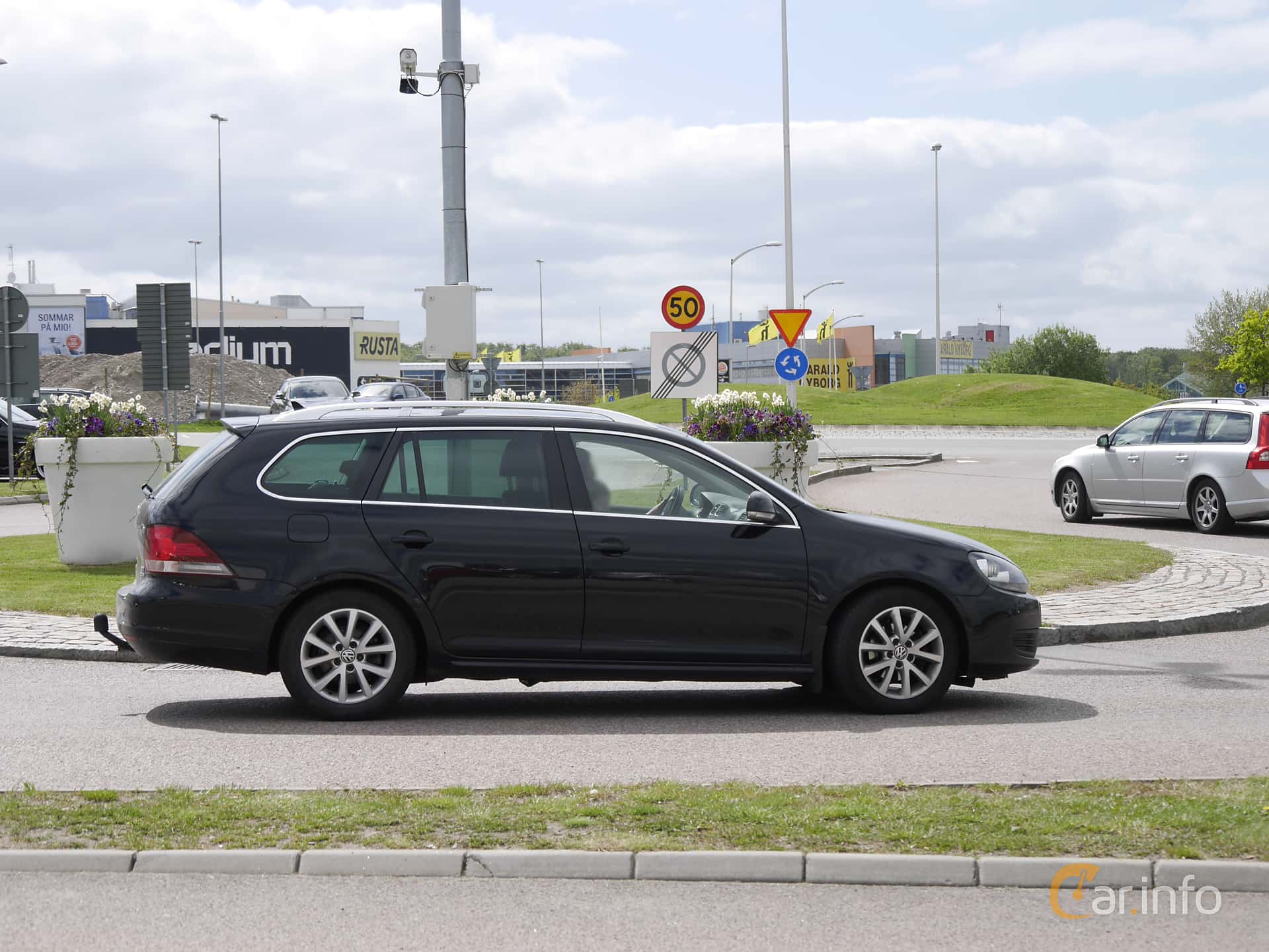 Volkswagen Golf Variant 1.6 TDI BlueMotion Manual, 105hp, 2011