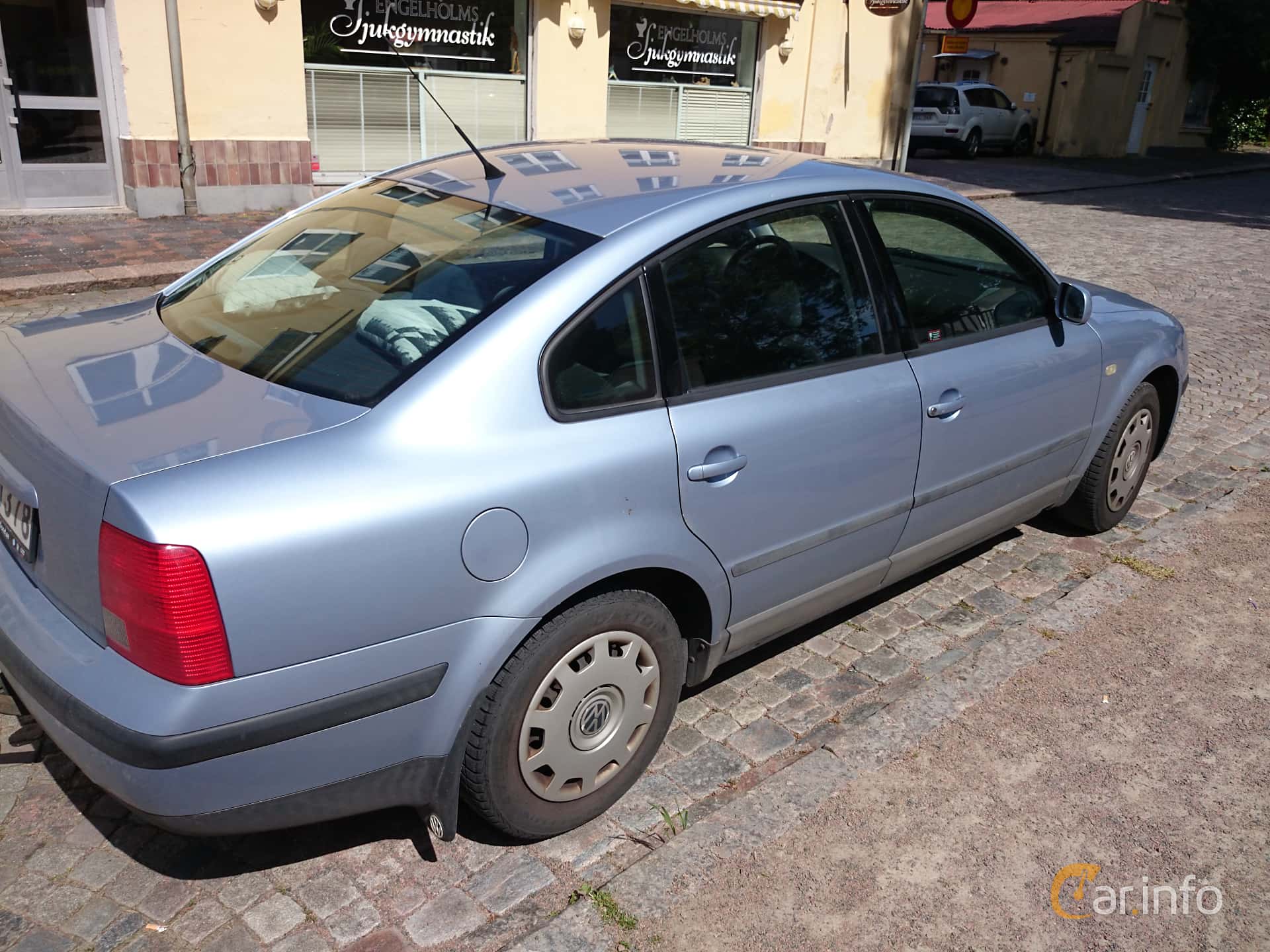 Volkswagen Passat 1.6 100hp, 2000