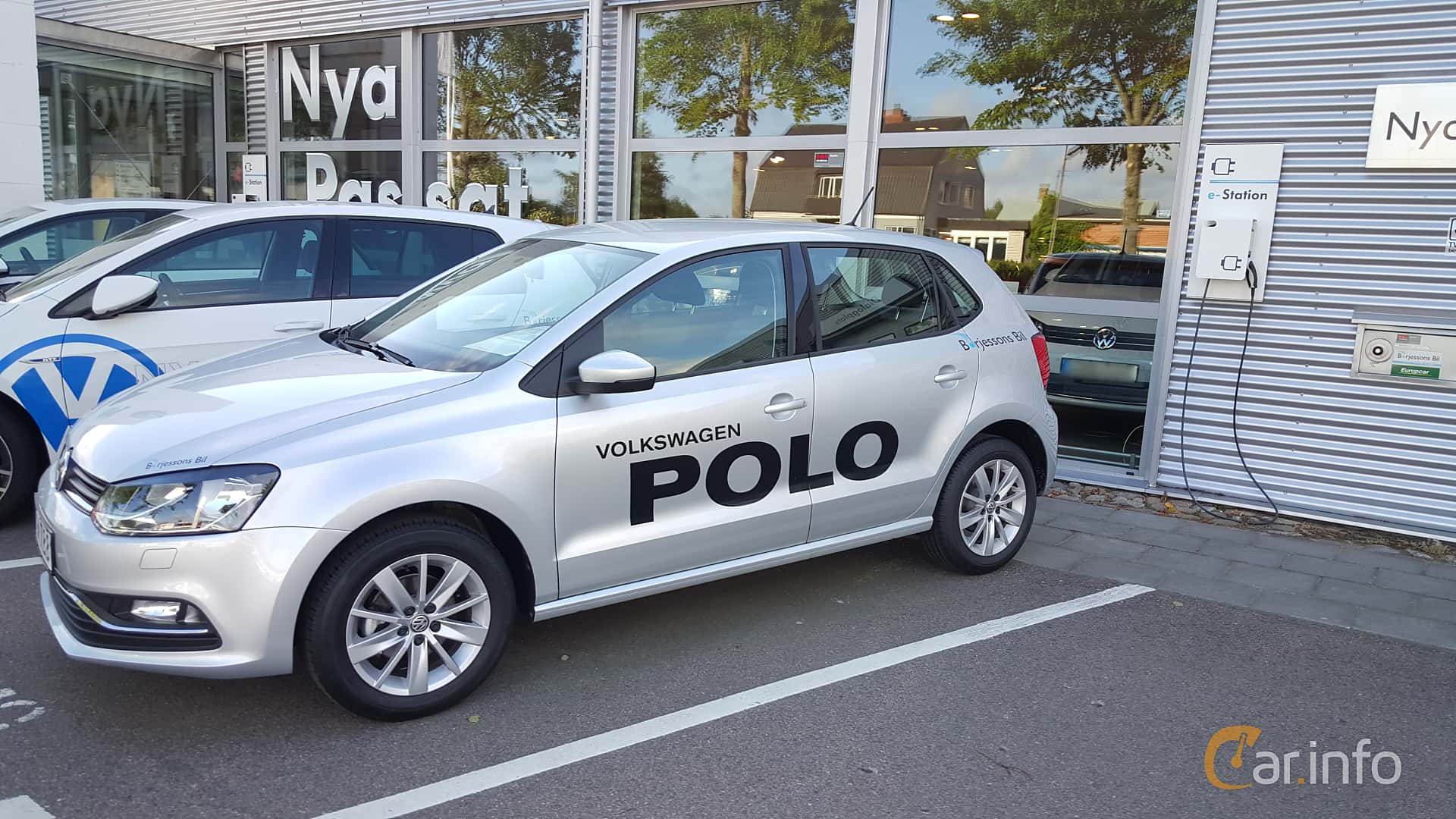 Volkswagen Polo 5-door 1.2 TSI Manual, 90hp, 2015