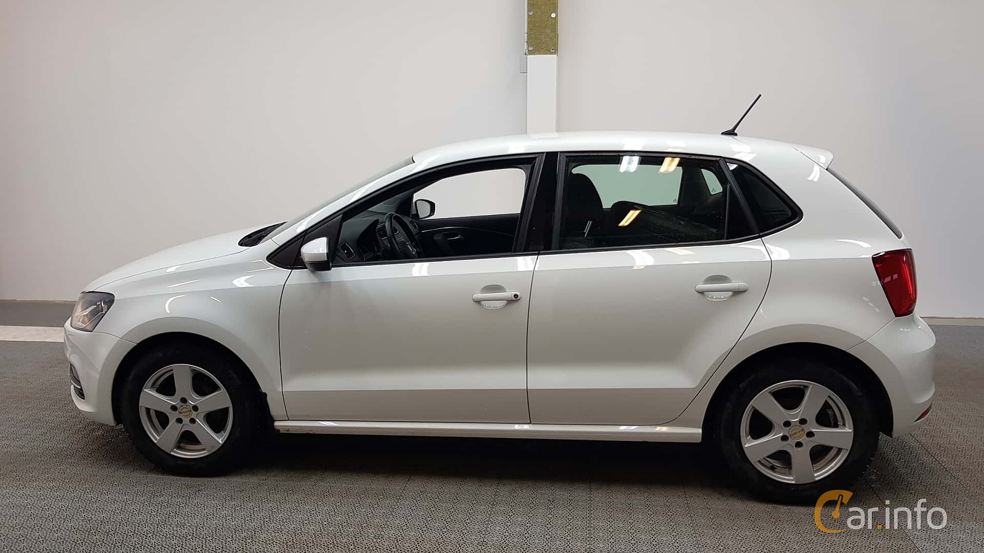 Volkswagen Polo 5-door generation V Facelift (Typ 6R) 1.4 TDI Manual, 5-speed