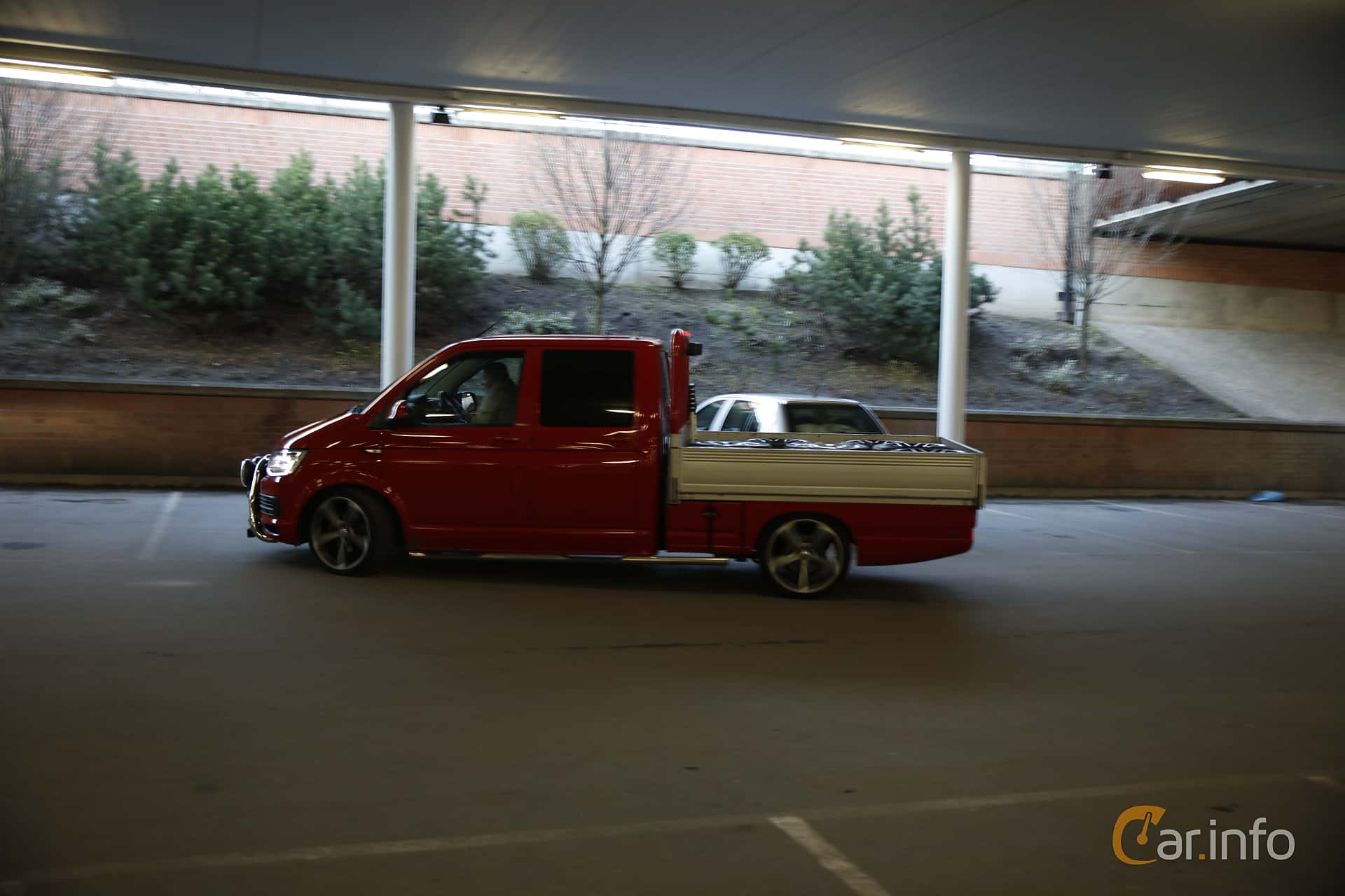 Volkswagen Transporter Chassi Double Cab generation T5 2.0 CNG Manual, 5-speed