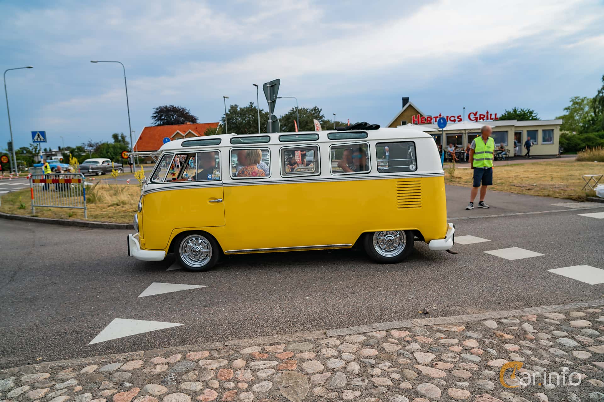 Volkswagen Transporter 1500 Minibus Manual, 4-speed