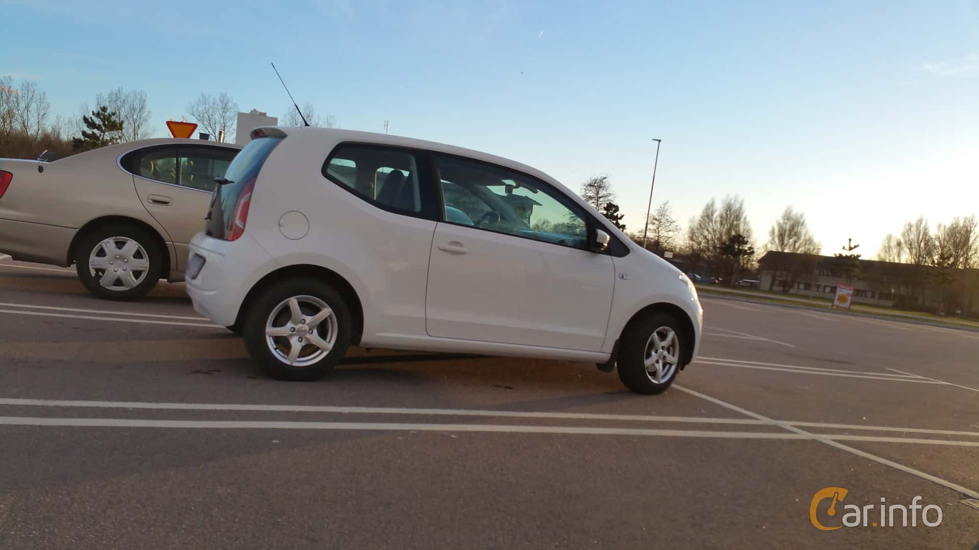 Volkswagen up! 3-door 1.0 75hp, 2012