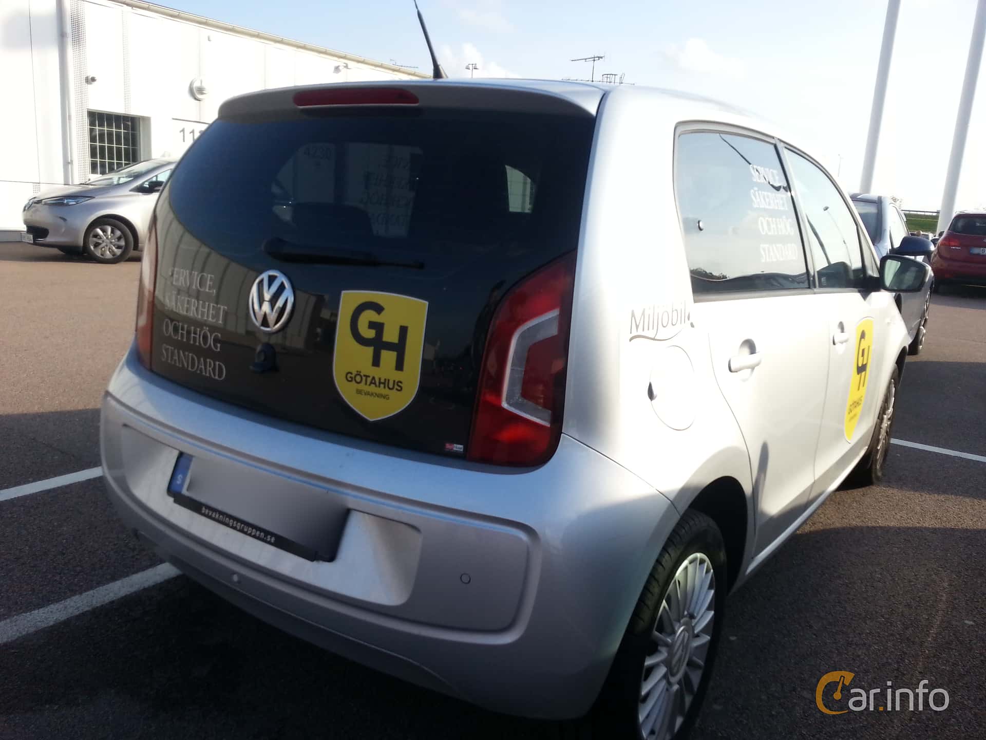 Volkswagen up! 3-door 1.0 EcoFuel Manual, 68hp, 2013