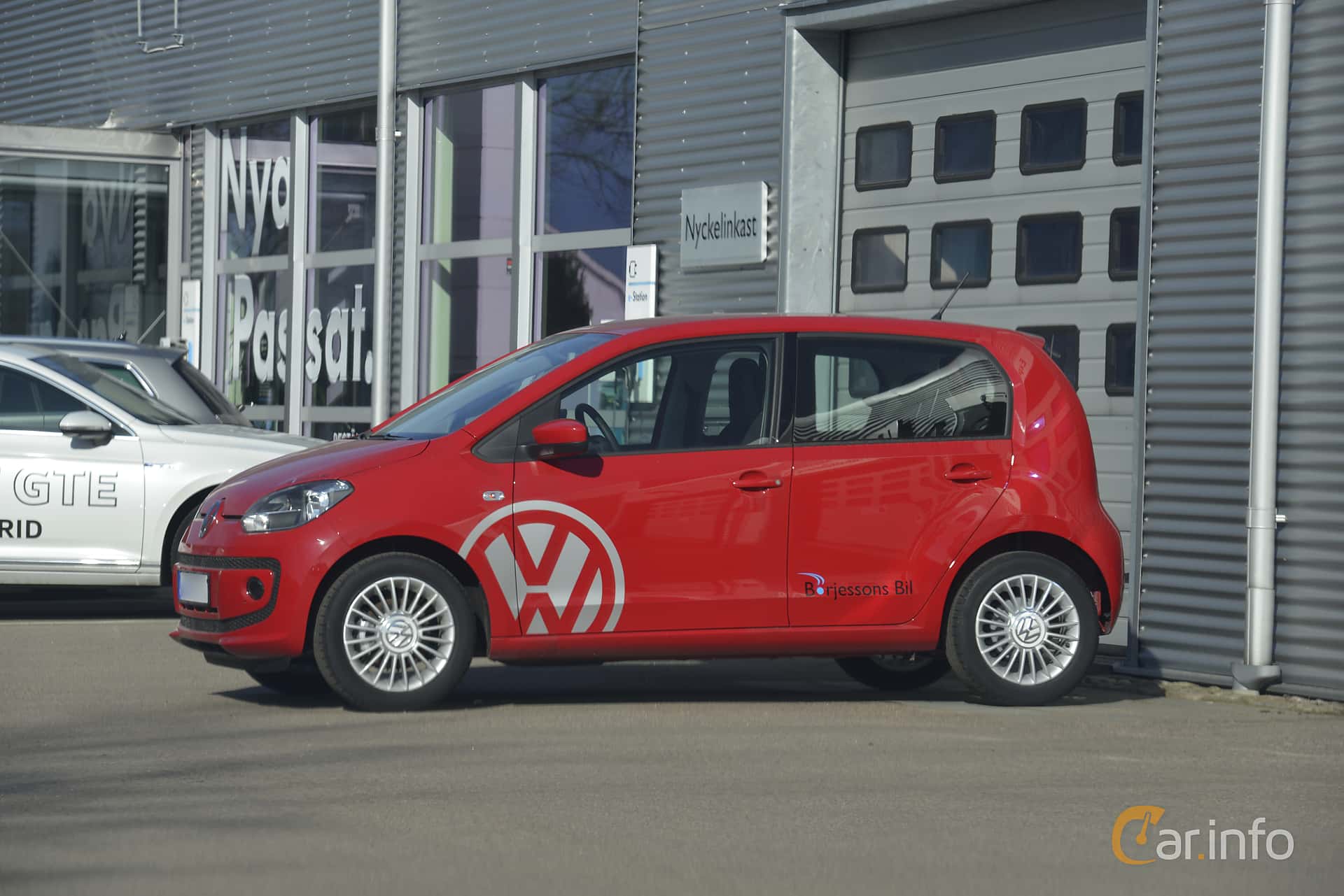 Volkswagen up! 5-door 1.0 75hp, 2012