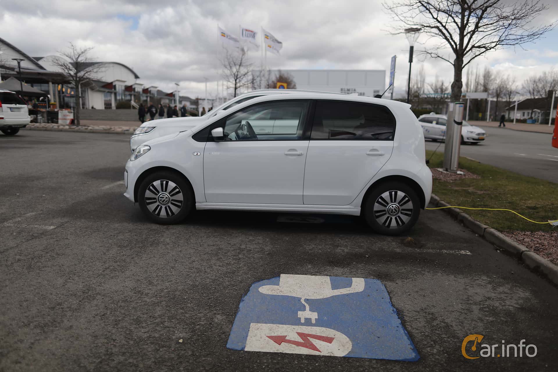 Volkswagen twin up! 0.8 + 8.6 kWh DSG Sequential, 75hp, 2013