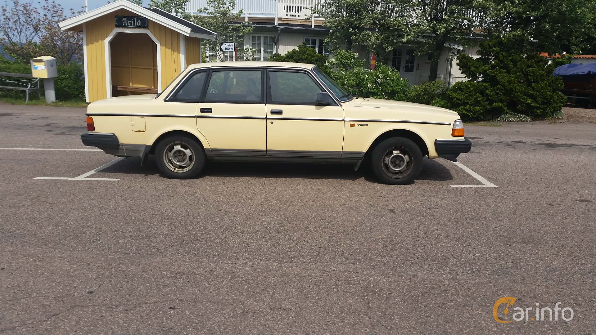 Volvo 244 1st Generation 2.3