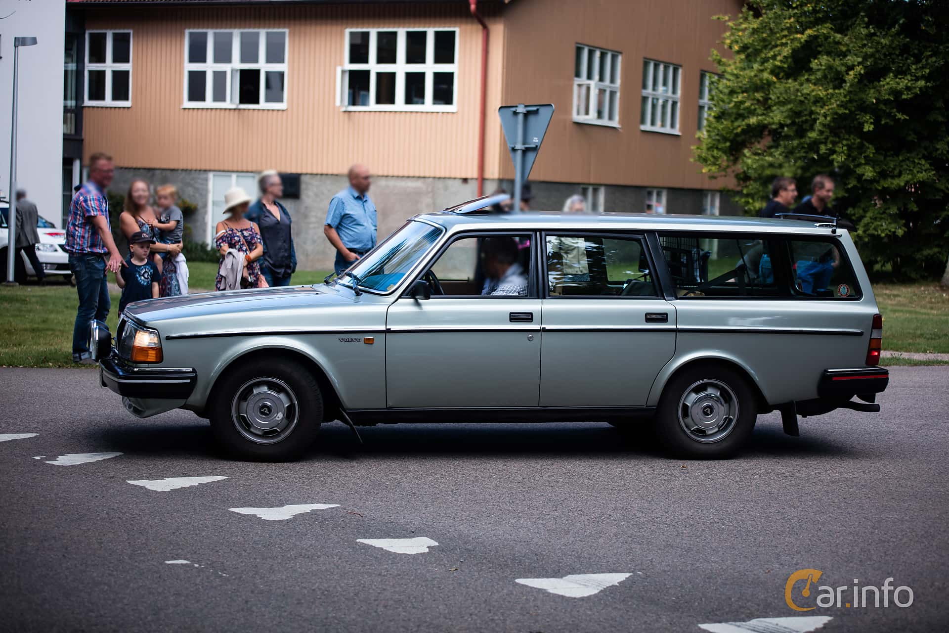 Volvo 200 2.4 1st Generation