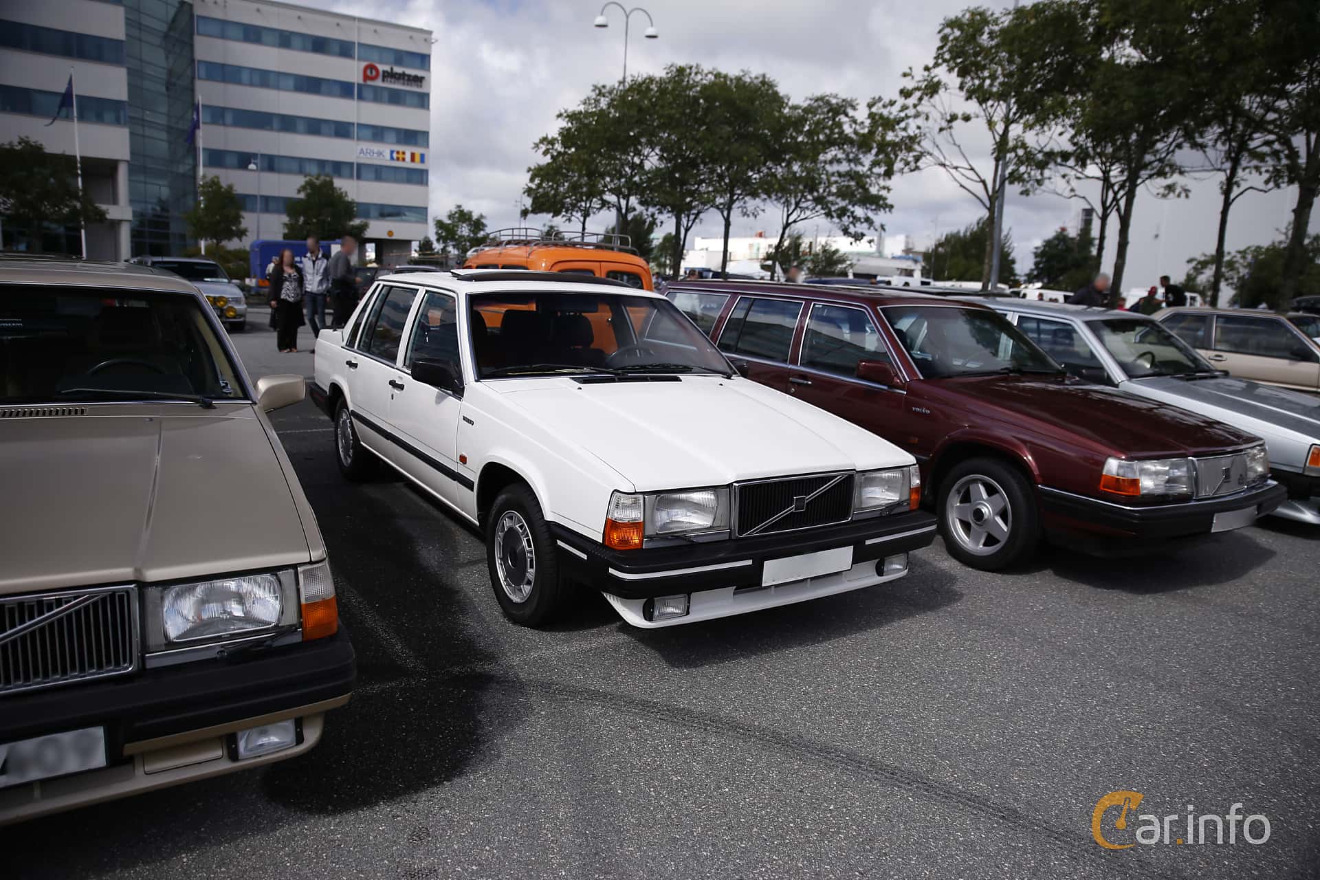Volvo 744 1st Generation 2.3 Automatic, 4-speed