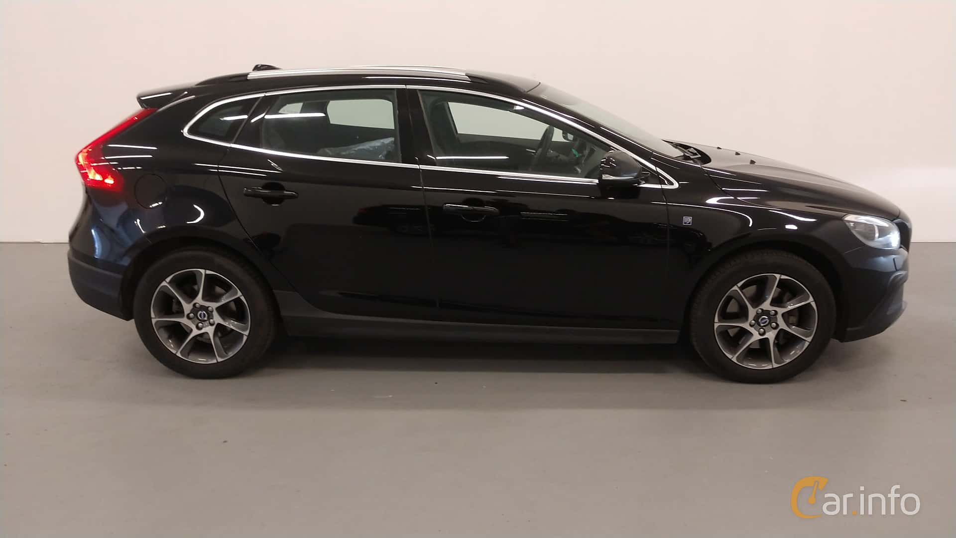 Volvo V40 Cross Country generation P1 D2 Manual, 6-speed